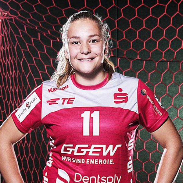 Sarah  Dekker